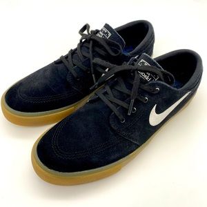 Nike Janoski RM SE Black & Gum Suede Skate Shoes